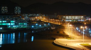 这里是嘉庚 厦大漳州校区 http://www.80-go.com/wp-content/uploads/2011/04/42-300x164.jpg