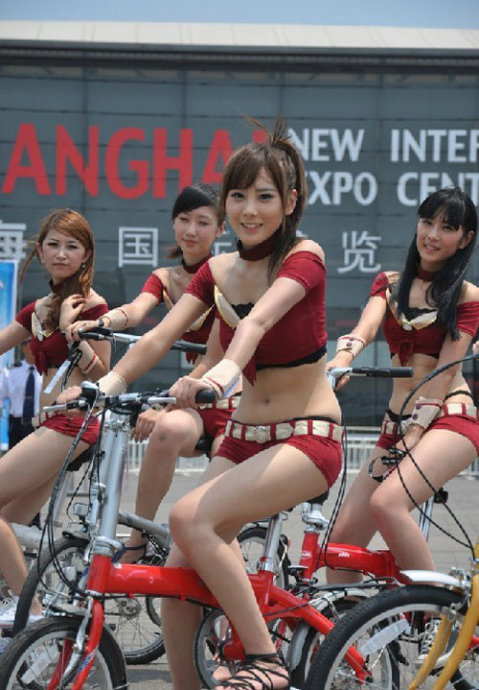 2011 ChinaJoy 美女如云 http://www.80-go.com/wp-content/uploads/2011/08/14.jpg