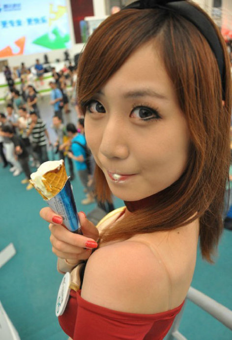 2011 ChinaJoy 美女如云 http://www.80-go.com/wp-content/uploads/2011/08/9.jpg