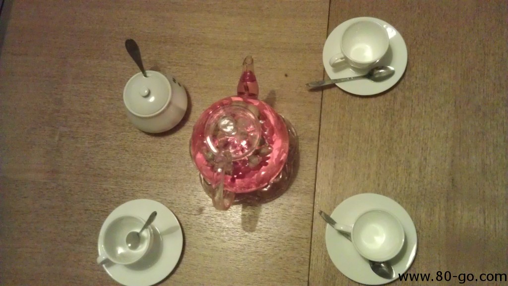 三方会晤之喝了一晚的玫瑰花茶 http://www.80-go.com/wp-content/uploads/2011/08/IMAG0045-1024x577.jpg